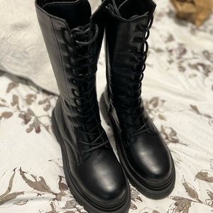 Women’s lace up knee boots size 7W. Black.